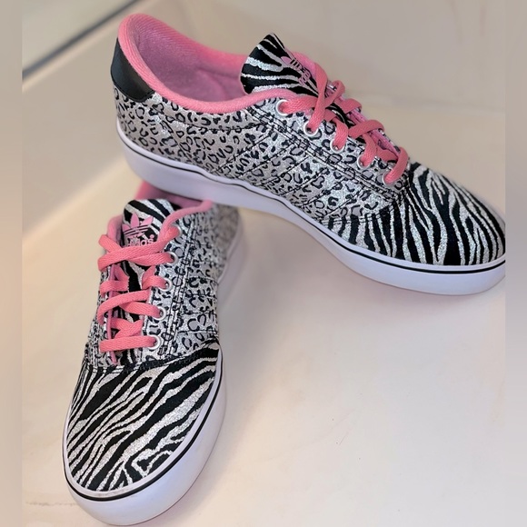 adidas Shoes - %SUPER SALE ITEM% Adidas Adi M.C. Low With Pink, Silver, Metallic & Black